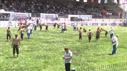 Yağlı güreş başladı
