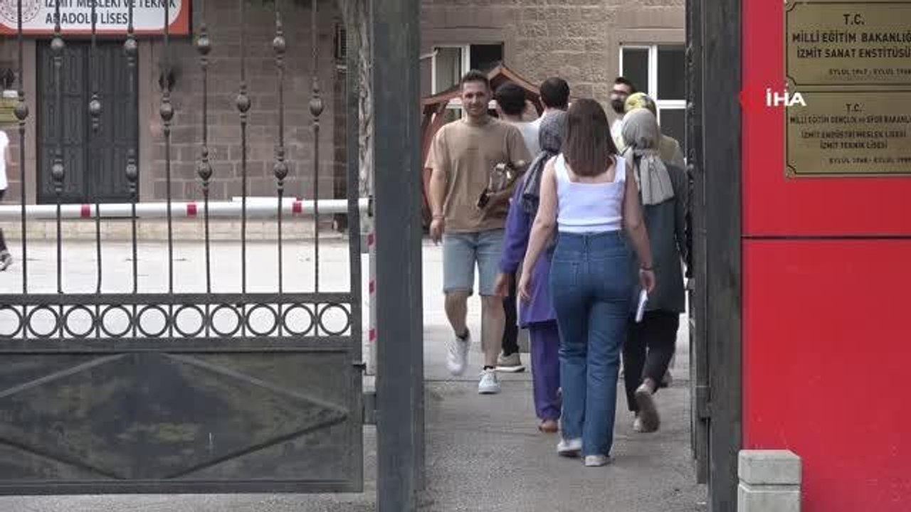 Geç kaldığı KPSS'ye giremedi, elindeki kağıdı gösterip "Burada öyle bir şey yazmıyor" dedi