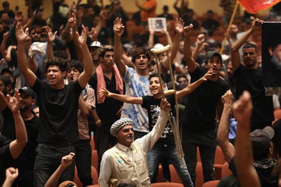 Irak'ta Sadr destekçileri, Yeşil Bölge'deki oturma eylemini sürdürüyor (2)