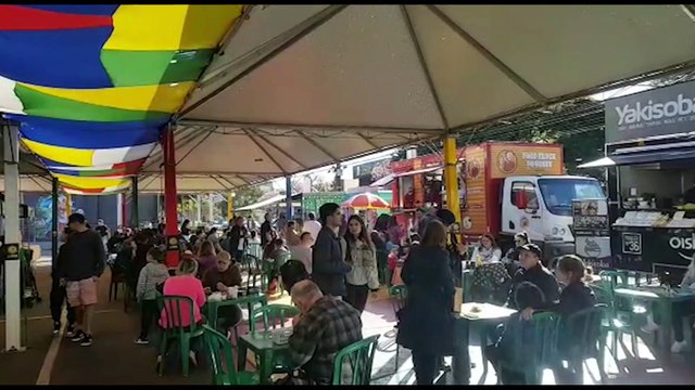 Cascavelenses aproveitam a Feira do Teatro nesta manhã de domingo