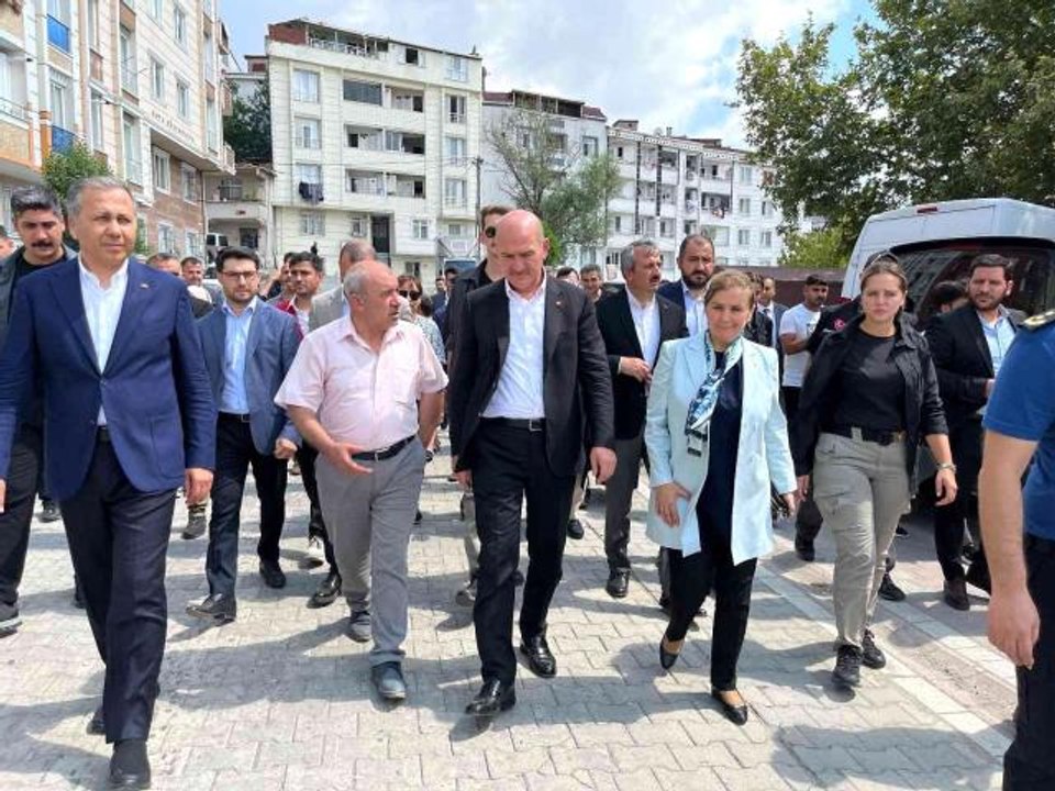 Son dakika haberi! İçişleri Bakanı Süleyman Soylu Esenyurt'ta sel bölgesini ziyaret etti