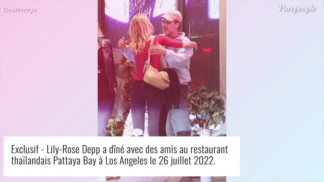 PHOTOS - Lily-Rose Depp : Soirée sexy et gourmande en mode célibataire