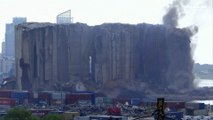 Porto di Beirut, crollano alcuni silos rimasti in piedi dopo l'esplosione del 2020