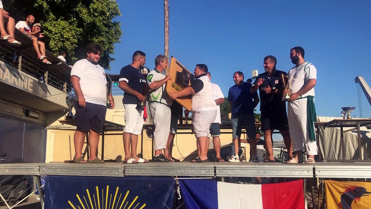 Joutes : le Martégal Enzo Alirot sacré champion...