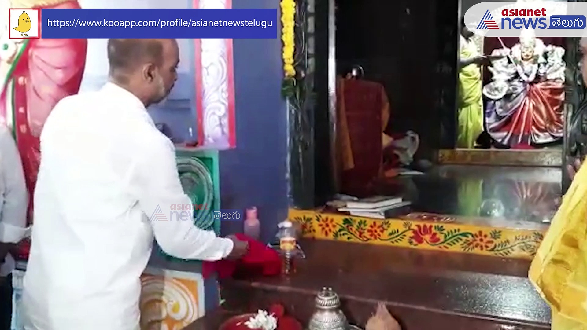 ప్రజాసంగ్రామ పాదయాత్రకు సర్వం సిద్దం... మహాశక్తి అమ్మవారిని దర్శించుకున్న బండి సంజయ్ 