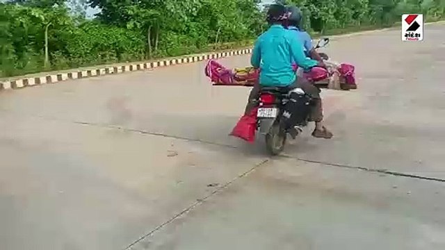 માતાના મૃતદેહને પાટિયા પર બાંધી દીકરાઓ બાઇક પર 80km લઇ ગયા