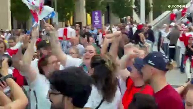 Euro féminin : les Anglais célèbrent la victoire historique des Lionnes