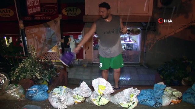 Yazın ortasında kenti sel götürdü! İş yerlerini ve evleri su bastı