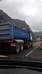 Graban el adelantamiento temerario de un camión en Tenerife