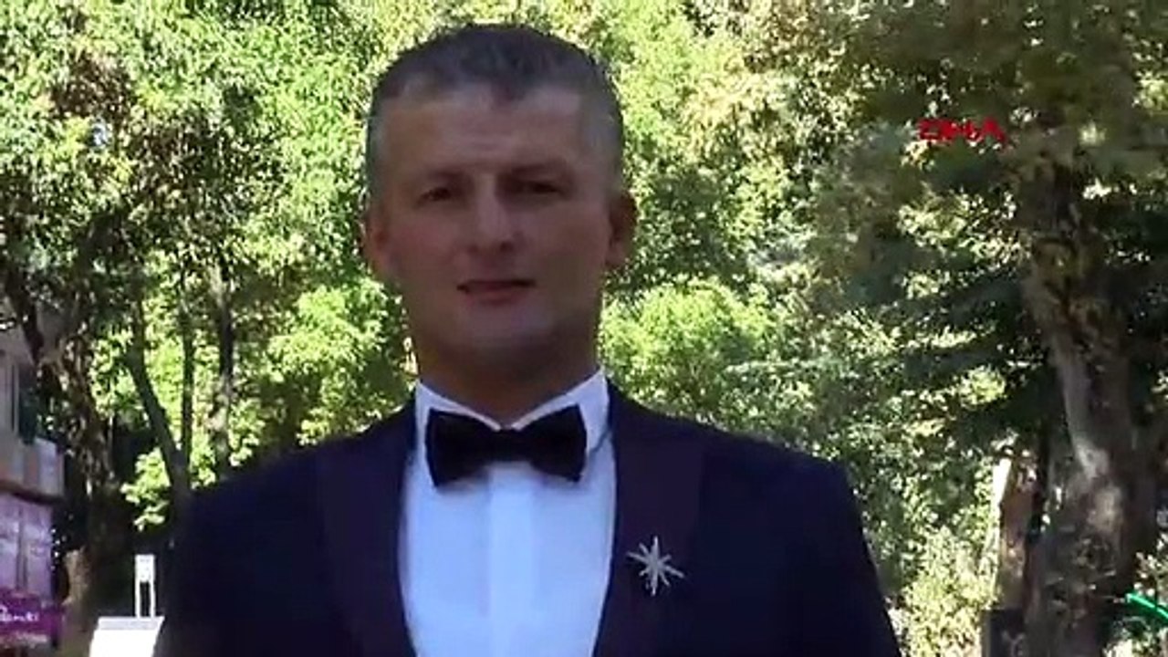 Her gün damat gibi giyiniyor, evlenmek istiyor