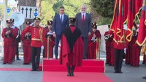 Pedro Sánchez, recibido con honores en Albania