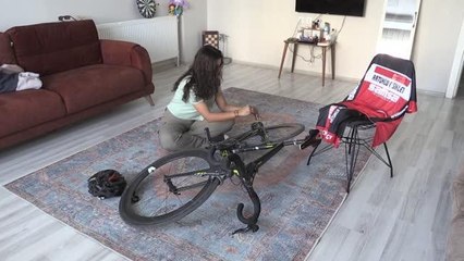 Çocukluk hayali bisiklete kavuşan Şeval öğretmen tutkuyla pedal çeviriyor