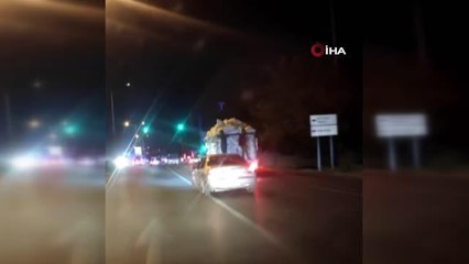 Kamyonet kasasında pes dedirten yolculuk kamerada