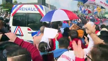 En medio de una fiesta popular, Suárez vuelve a Nacional de Uruguay