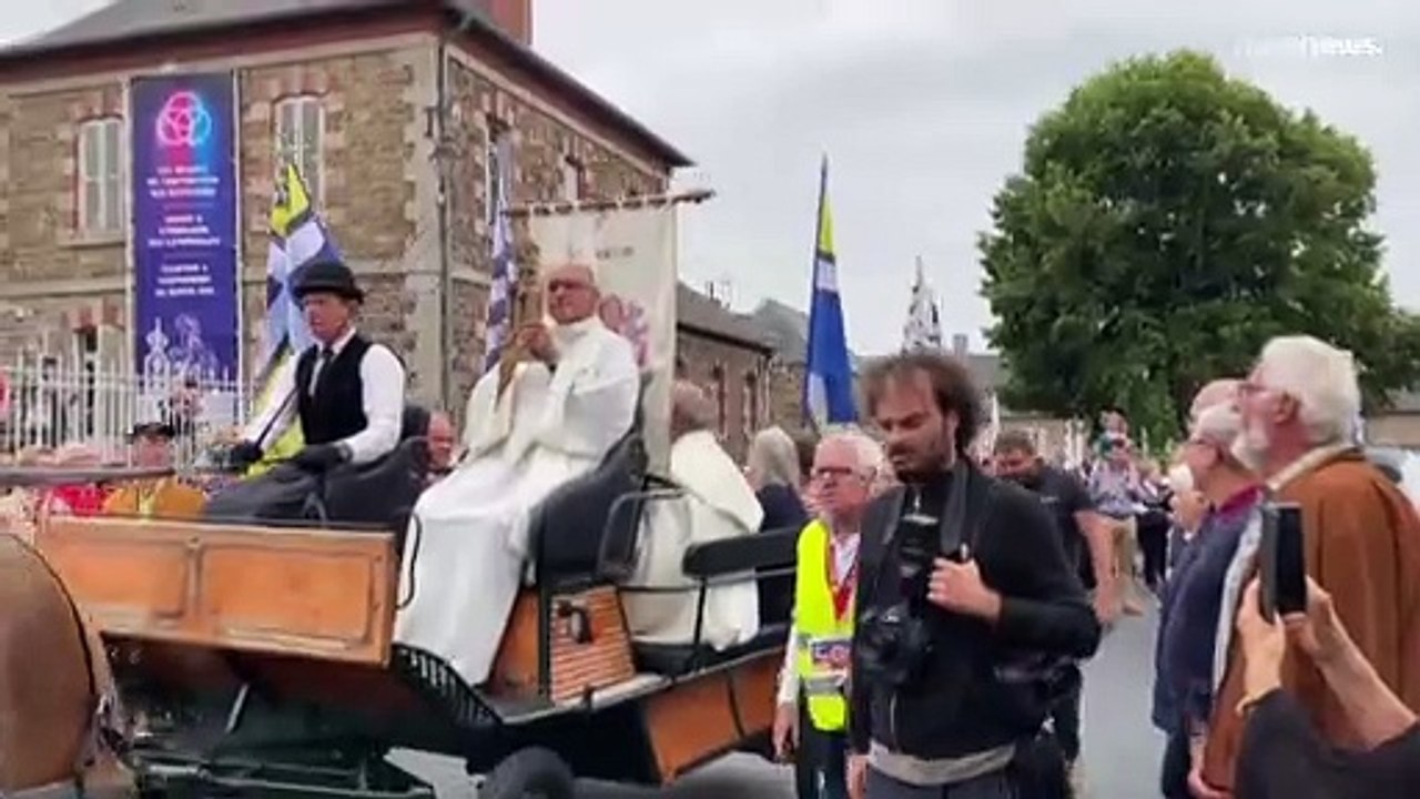 Ken Follet ganz spendabel: Star-Autor hilft Gemeinde in Frankreich