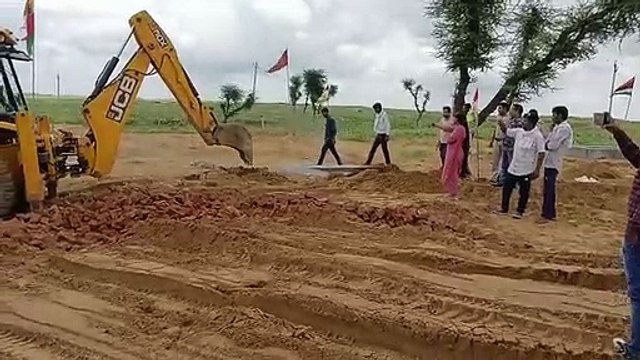 आस्था के नाम पर अतिक्रमण, प्रशासन ने हटाया