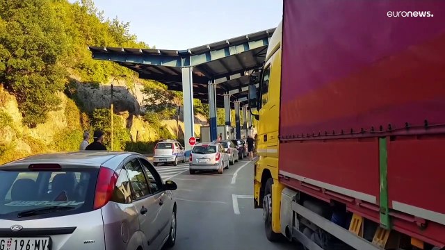 Sérvios do kosovo desbloqueiam fronteiras