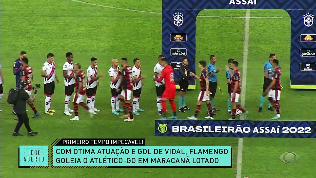 Flamengo goleia Atlético-GO e estaciona no G-4 do Brasileirão