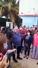 Así responde el primer Ministro cuando un cubano le exige a un funcionario local enfrente suyo