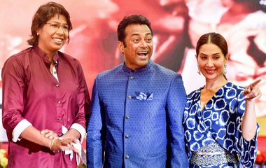 তারকাদের উপস্থিতিতে জমজমাট ইস্ট বেঙ্গলের জন্মদিনের অনুষ্ঠান |OneIndia Bengali