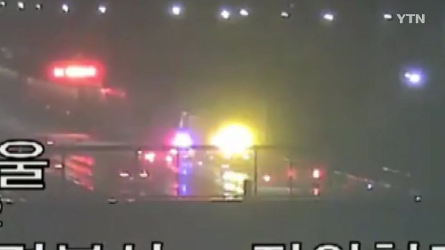 경부고속도로에서 1t 화물차 옆으로 넘어져 1명 다쳐 / YTN