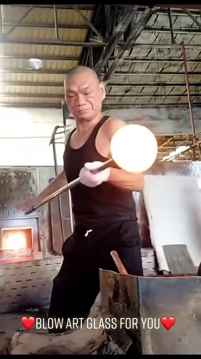 Souffleur de verre , un métier où il vous faut du souffle... beaucoup