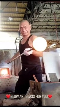Souffleur de verre , un métier où il vous faut du souffle... beaucoup
