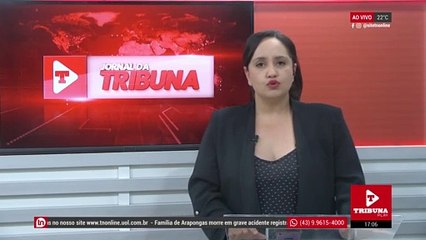 PRF acompanha remoção de carga de carreta que tombou em Apucarana