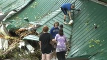 홍수 속에서 98세 할머니 구출...켄터키 사망자 30명 / YTN