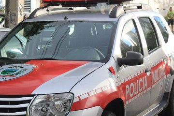 Dois elementos assaltam mercadinho no Centro de Pombal e subtraem cordão de ouro e dinheiro