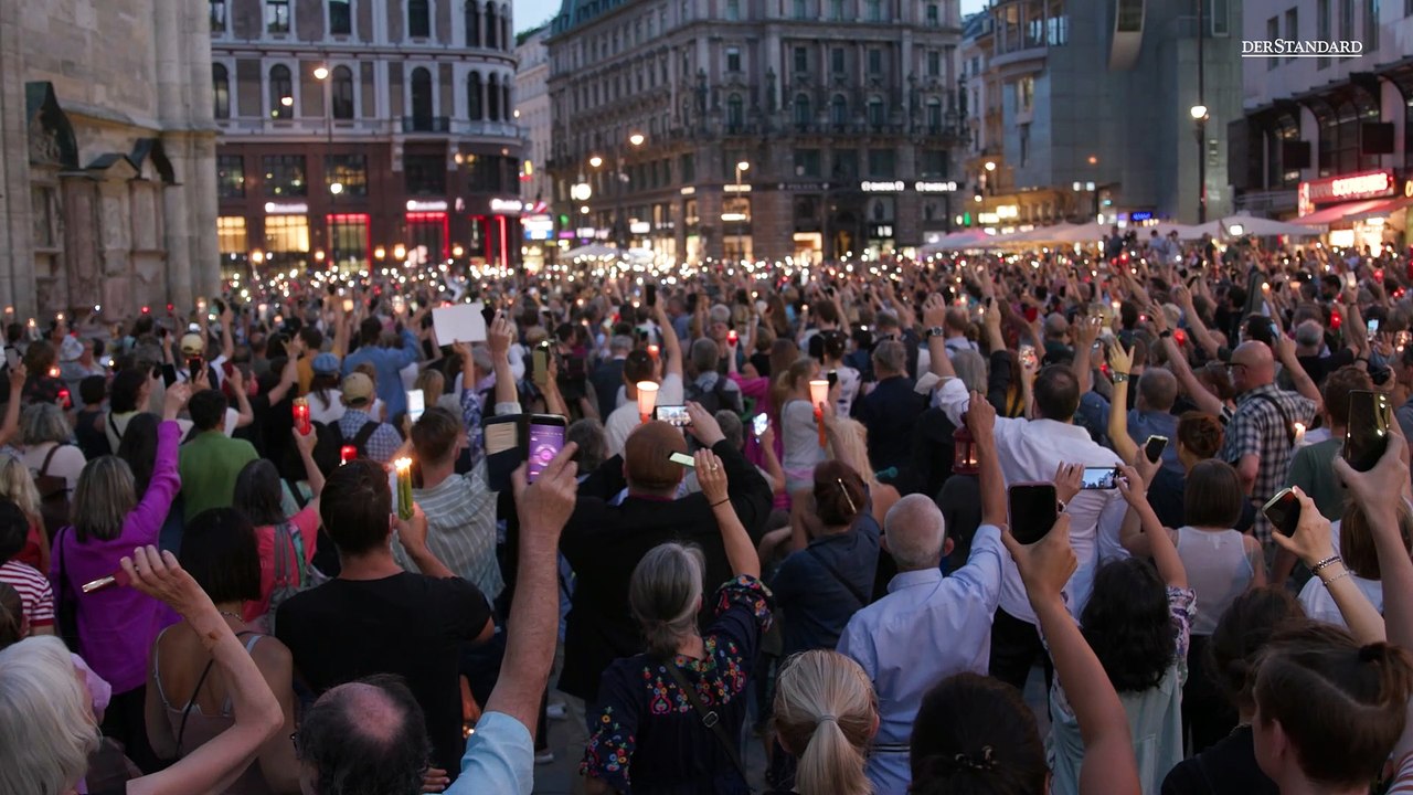 Lichtermeer am Wiener Stephansplatz  in Gedenken an Lisa-Maria Kellermayr