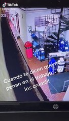Estaba trabajando y presenció algo escalofriante que le puso los pelos de punta