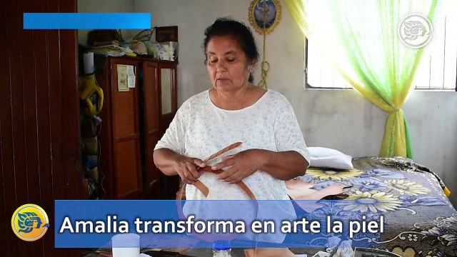 Amalia convierte en arte la piel de nutria, serpientes y lagartos