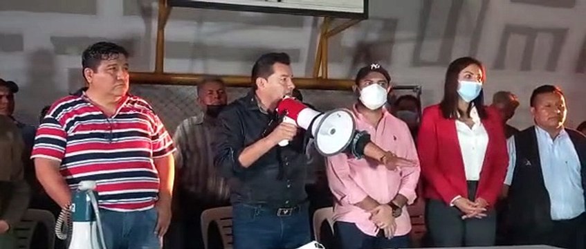 Jhonny Fernández se compromete a destinar Bs 100.000 para construir obras en el Mutualista