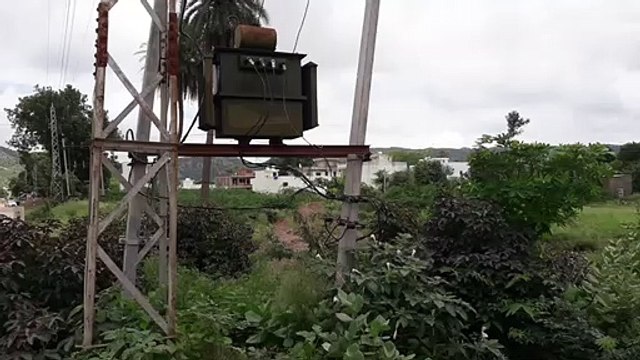 बारिश में जानलेवा हो सकते है खुले में लगे ट्रांसफार्मर, जिम्मेदार बने बेपरवाह