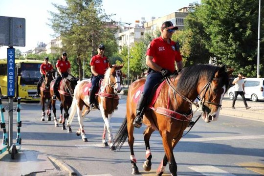 Son dakika haberi: Atlı polisler Gaziantep'te devriye attı