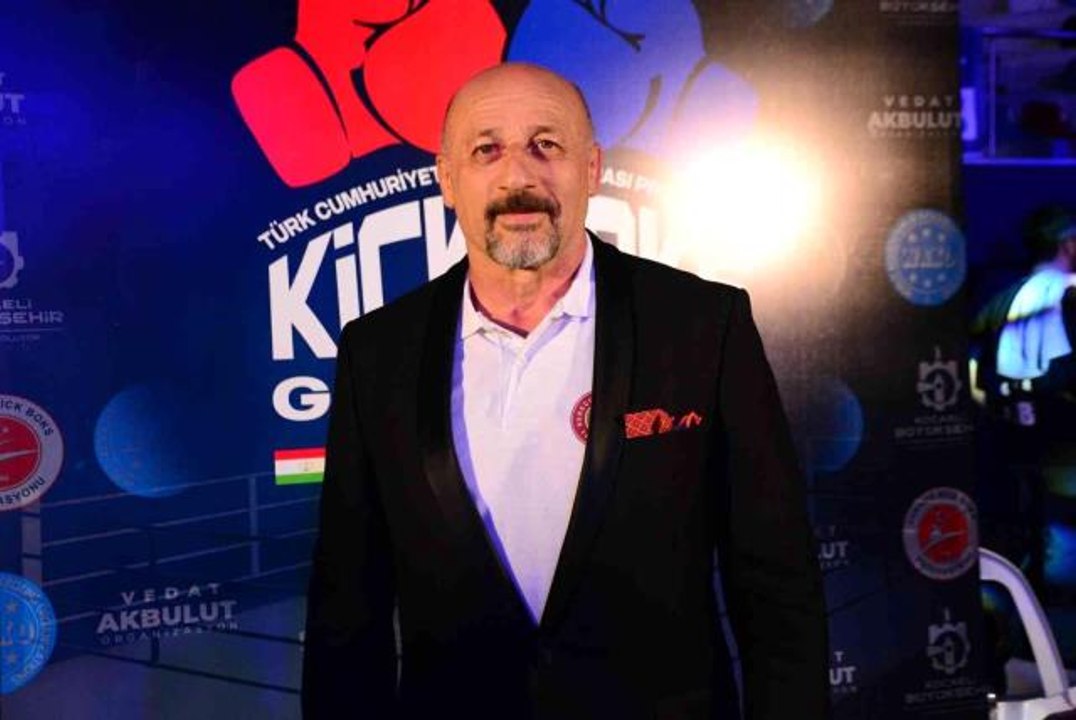 Emekli paraşütçü dağ komandosu, kick boks ringlerinin hakimi oldu