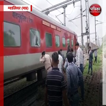 ग्वालियर (मप्र): ग्वालियर में बुदेलखंड एक्सप्रेस को यार्ड में ले जाते समय लगी आग