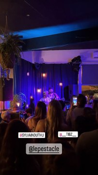 Laure Manaudou assiste à un concert où se produit Jérémy Frérot