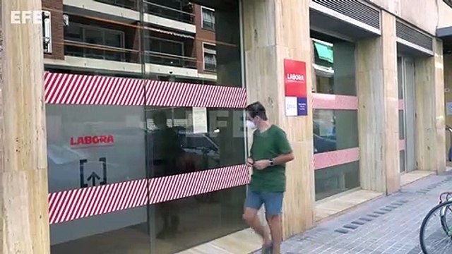El empleo cae en julio por primera vez y el paro sube en 3.230 personas