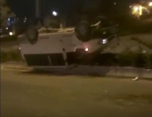 Son dakika haberi: Orta refüje çarpan araç takla attı: 1 ölü 1 ağır yaralı