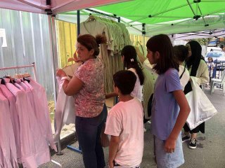 Küçükçekmece'de ihtiyaç sahiplerine kıyafet yardımı yapıldı