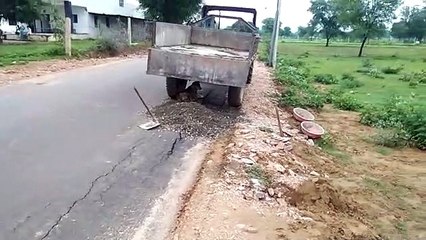 दो करोड़ 41 लाख की सड़क की खुल गई पोल