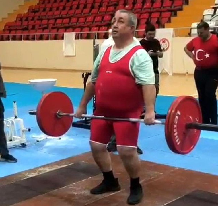 Görme engelli sporcudan halterde Türkiye üçüncülüğü