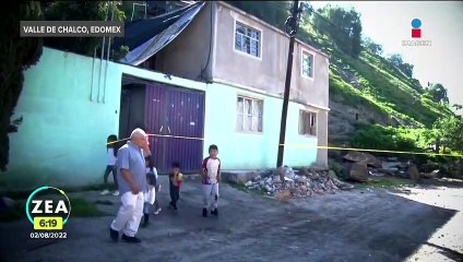 Rocas se desprenden por lluvias en Chalco y caen encima de una casa