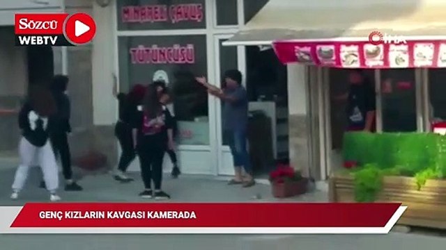 Bursa'da genç kızların kavgası kamerada