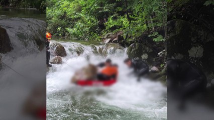계곡에서 물놀이하다가 바위틈에 낀 20대 숨져 / YTN