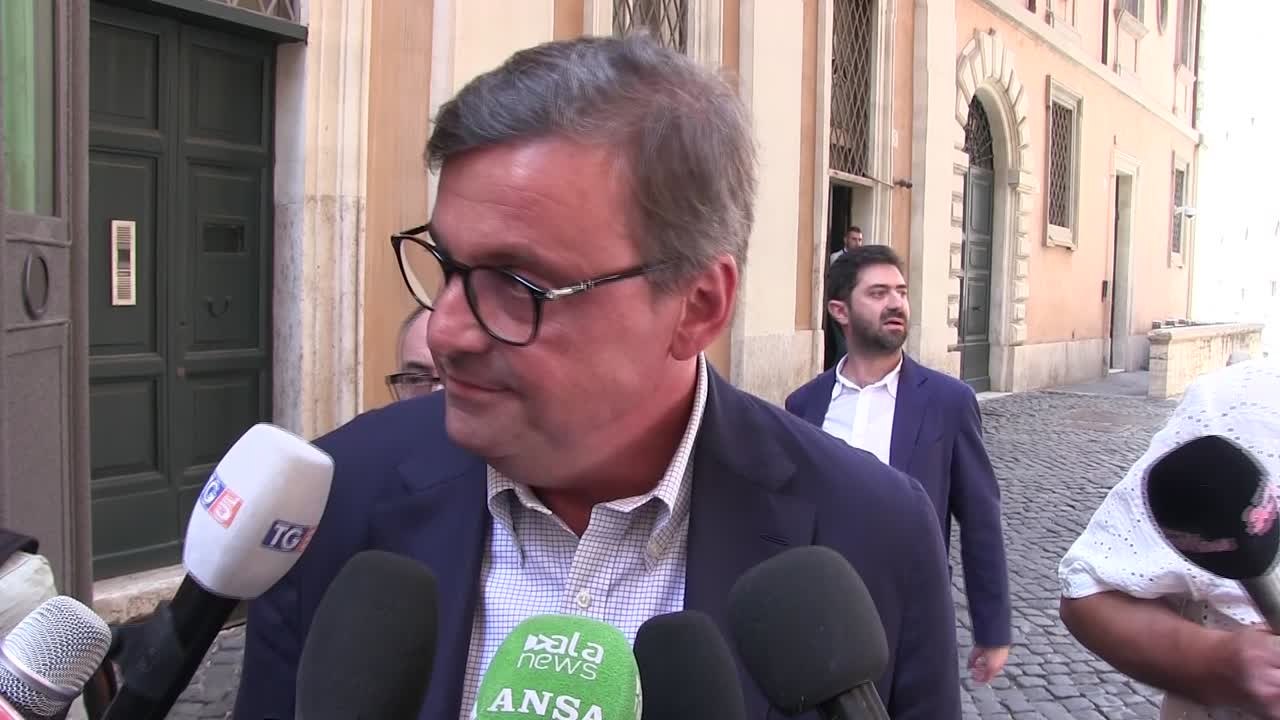 Elezioni, Calenda: "No a candidati divisivi in collegi uninominali"