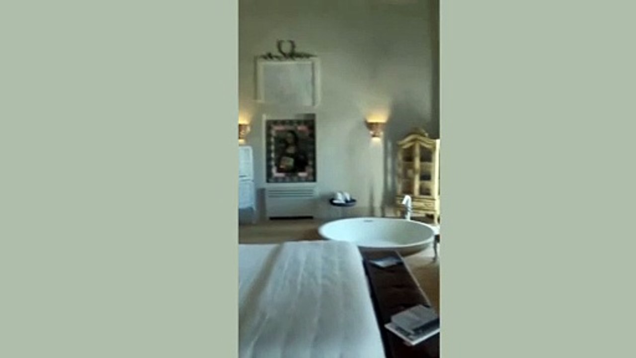 Luxo! Cristina Ferreira mostra quarto de hotel onde está instalada