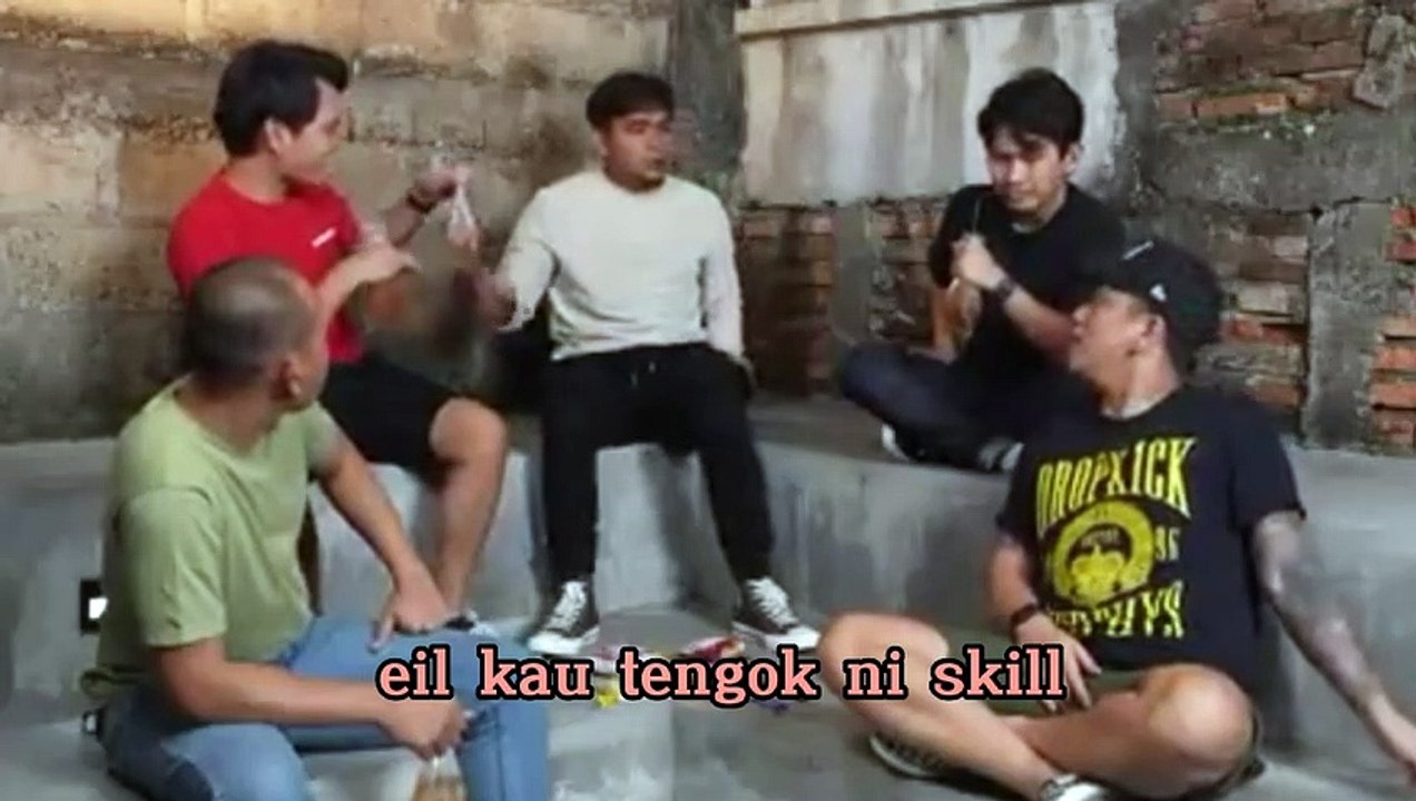 Mael Pukul tembok !!!